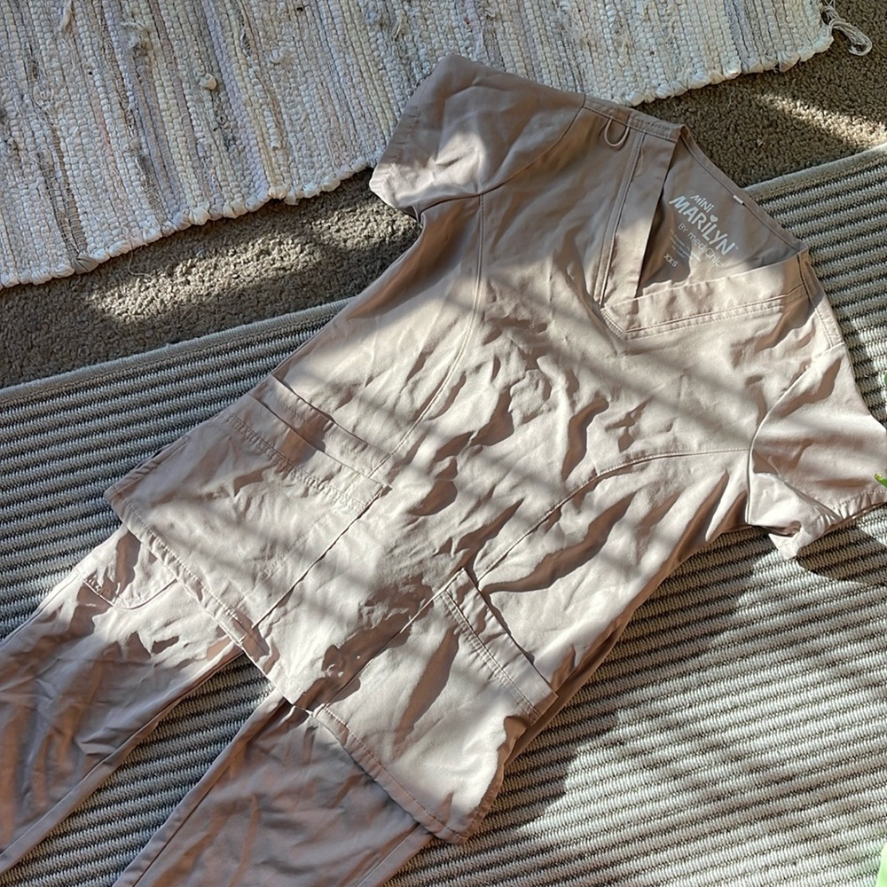 Mini Marilyn by mediChic Size XXS Tan Scrub Set Joggers